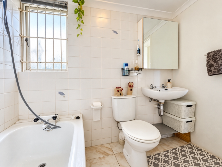 To Let 3 Bedroom Property for Rent in Zonnebloem Western Cape